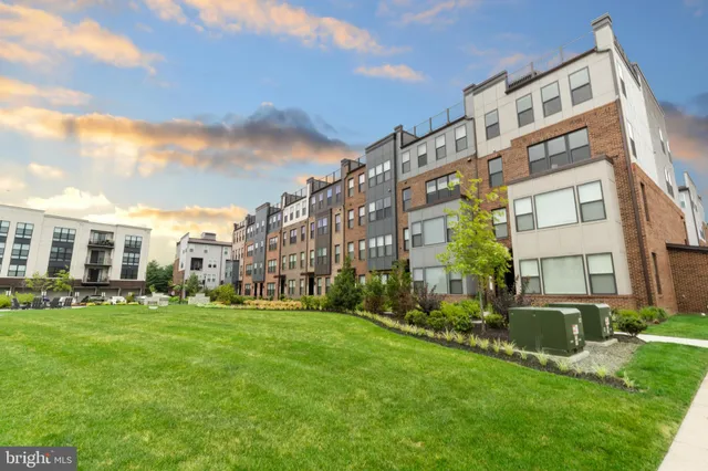 $675,000 | 43730 Transit Square, Ashburn, VA 20147