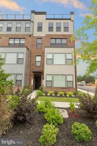 $675,000 | 43730 Transit Square, Ashburn, VA 20147