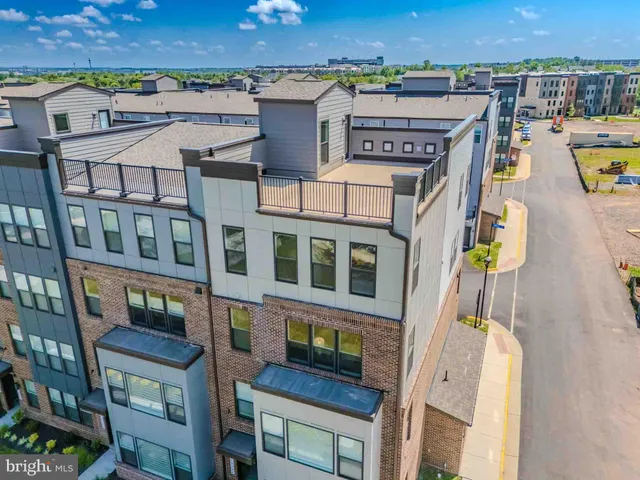 $675,000 | 43730 Transit Square, Ashburn, VA 20147