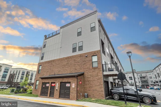 $675,000 | 43730 Transit Square, Ashburn, VA 20147