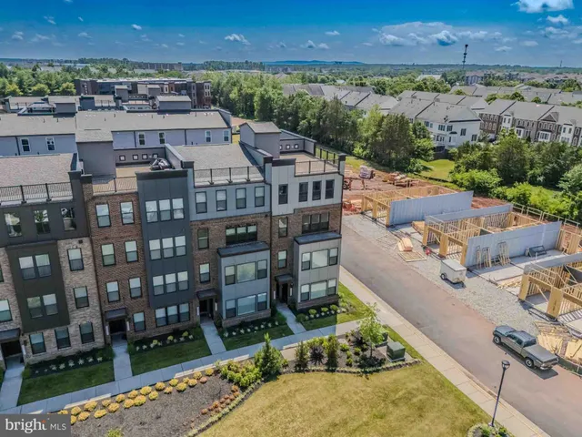 $675,000 | 43730 Transit Square, Ashburn, VA 20147