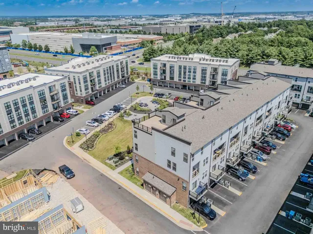 $675,000 | 43730 Transit Square, Ashburn, VA 20147