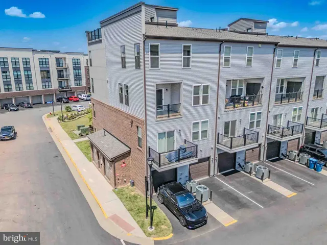 $675,000 | 43730 Transit Square, Ashburn, VA 20147