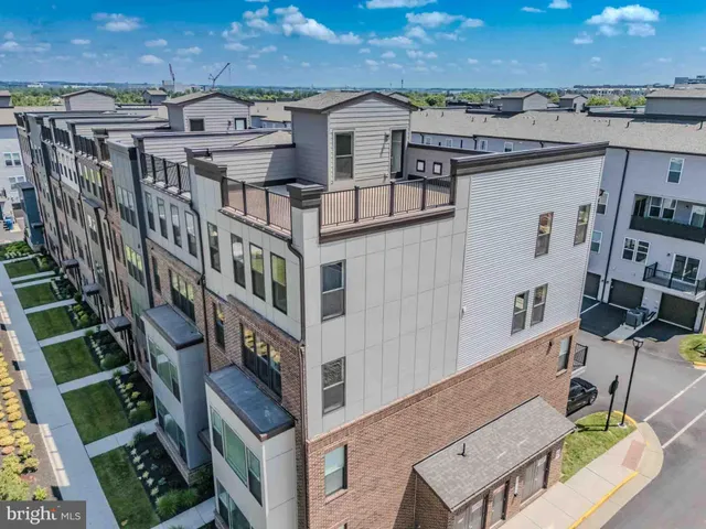 $675,000 | 43730 Transit Square, Ashburn, VA 20147
