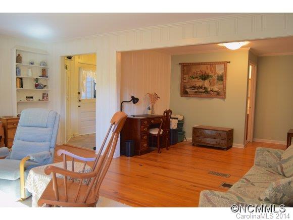 38 West Lake View Road Hendersonville, NC 28739 - Photo 8 of 23 Gallery Image 8