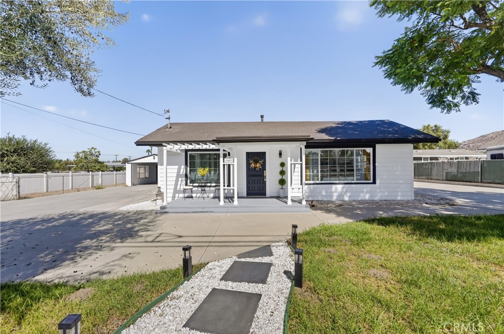 1049 Second Street Norco, CA 92860 - Photo 7 of 66