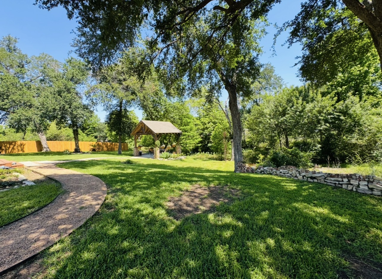 203 East 11th Street Elgin, TX 78621 - Photo 2 of 40