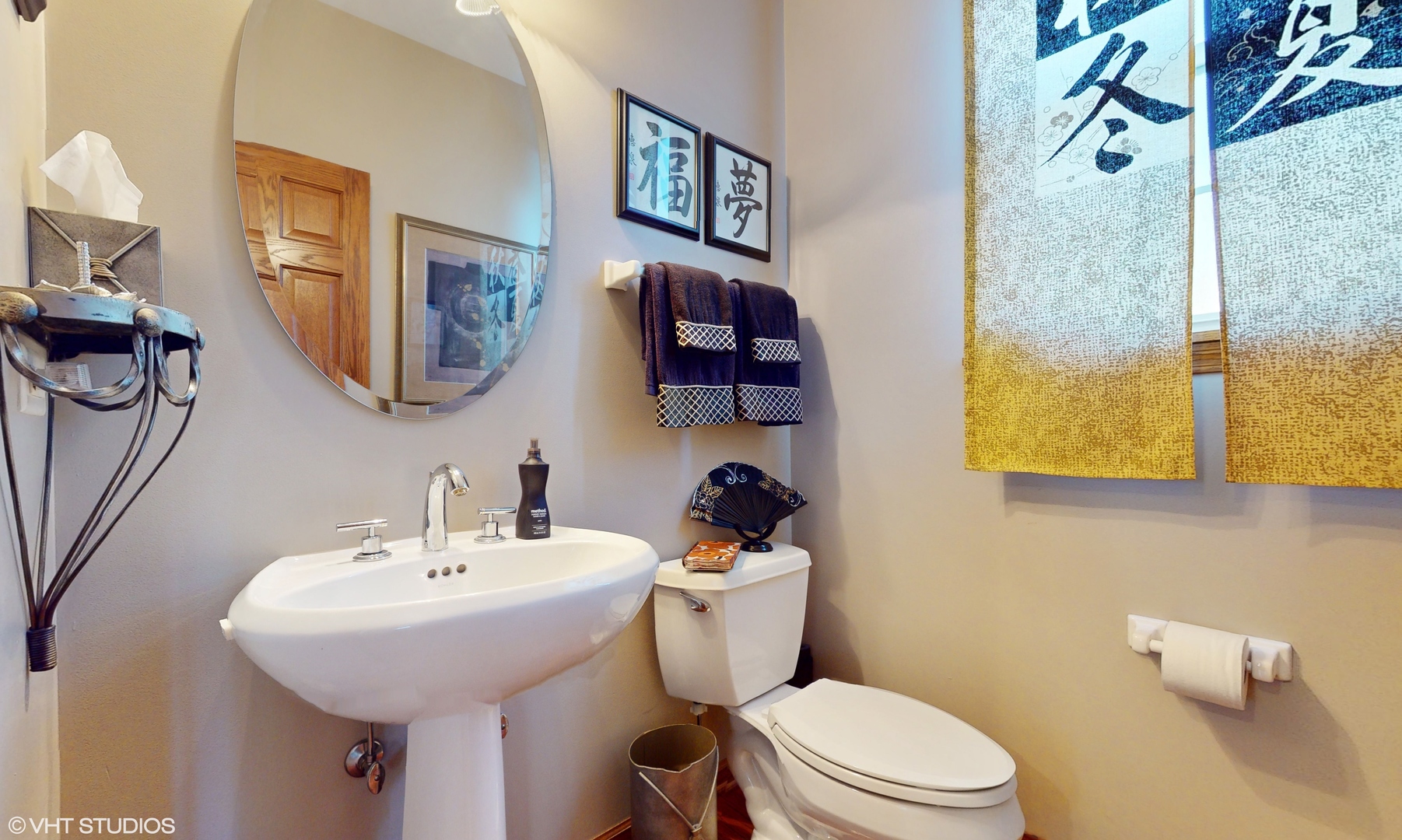 1640 Newton Avenue Park Ridge, IL 60068 - Photo 16 of 50 a bathroom with a toilet a sink and mirror