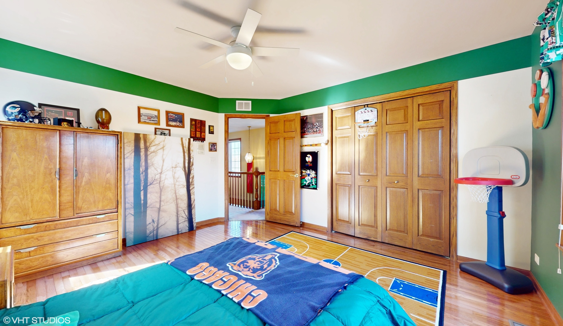 1640 Newton Avenue Park Ridge, IL 60068 - Photo 25 of 50 a bedroom with a bed and a mirror