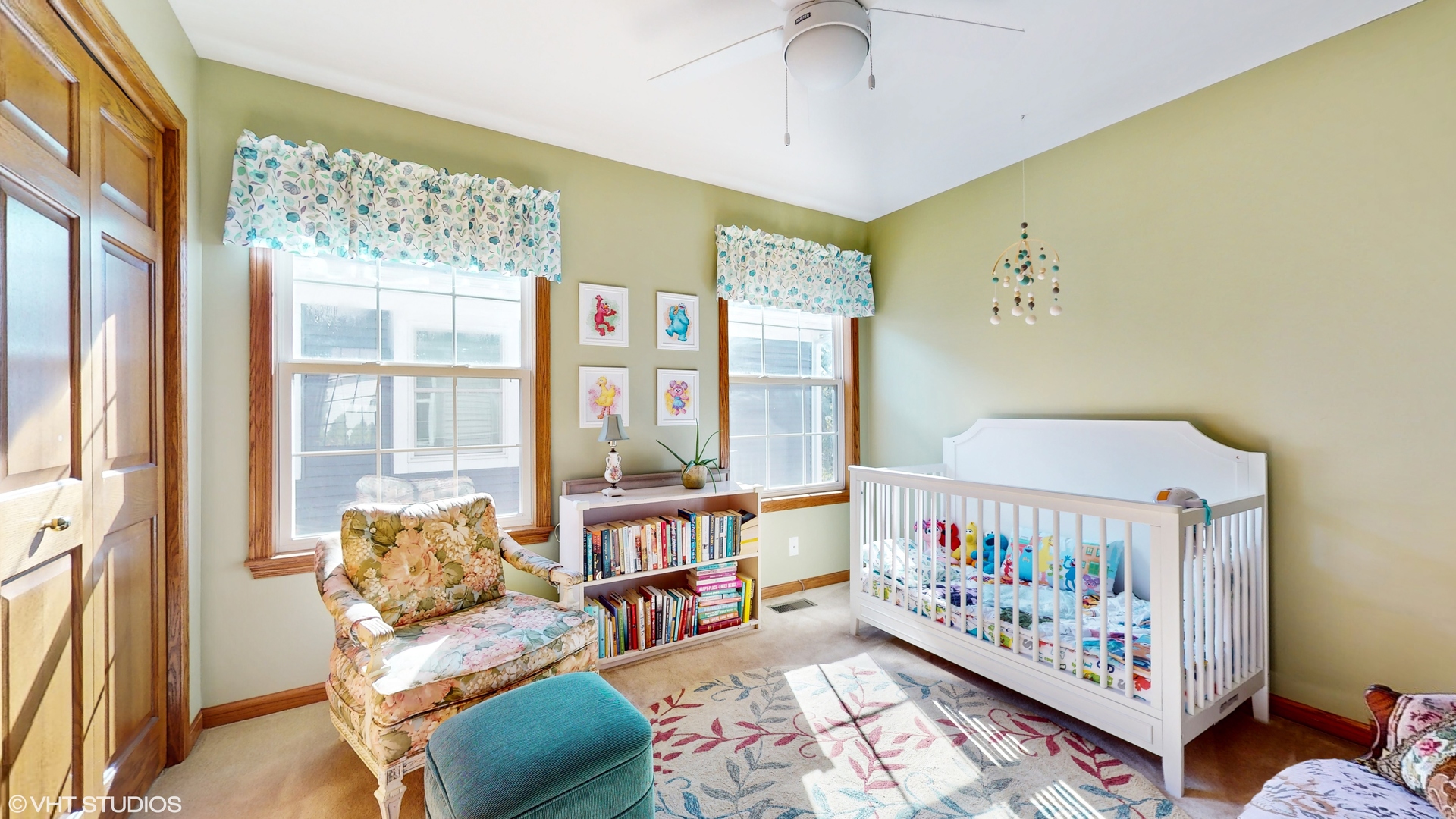 1640 Newton Avenue Park Ridge, IL 60068 - Photo 26 of 50 a bedroom with furniture and a book shelf