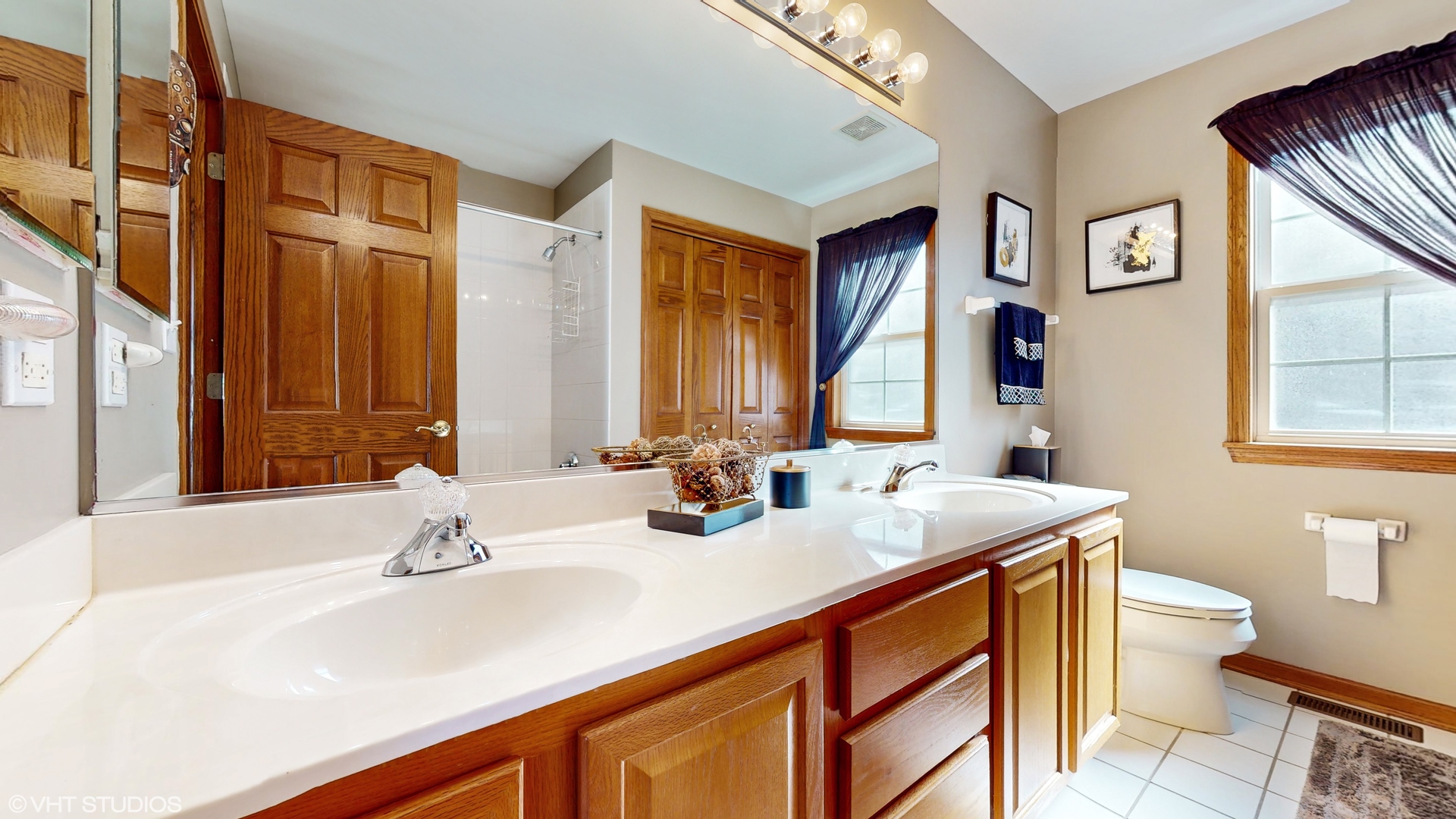 1640 Newton Avenue Park Ridge, IL 60068 - Photo 28 of 50 a bathroom with 2 sink and a large mirror