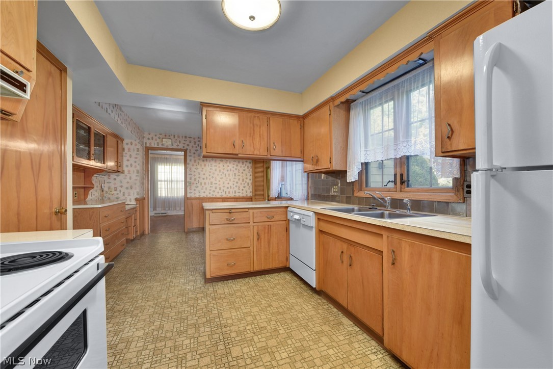 15735 Fenemore Road Cleveland, OH 44112 - Photo 13 of 34 Gallery Image 13