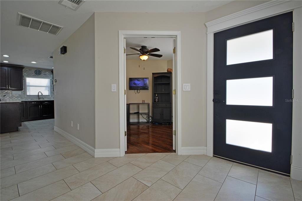 5521 Turtle Crossing Loop Tampa, FL 33625 - Photo 4 of 54