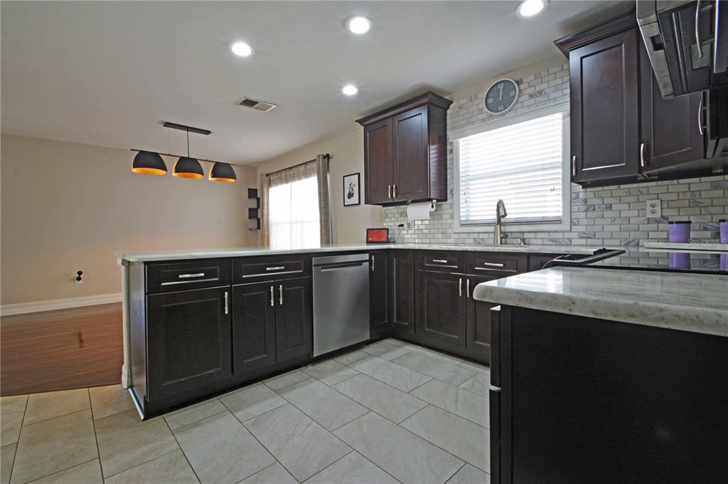 5521 Turtle Crossing Loop Tampa, FL 33625 - Photo 10 of 54