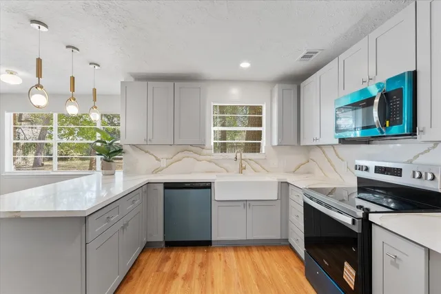 $2,500 | 3811 Woodbriar Drive, Houston, TX 77068