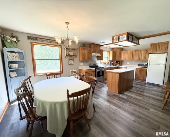 $790,000 | 2368 Watt Hill Road, Murphysboro, IL 62966