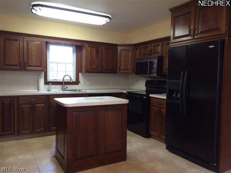 16230 Drake Road Strongsville, OH 44136 - Photo 2 of 25