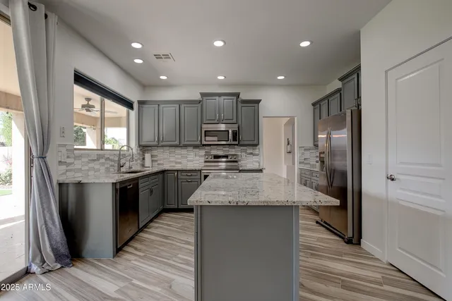 $2,799 | 2237 West Bonanza Lane, Phoenix, AZ 85085