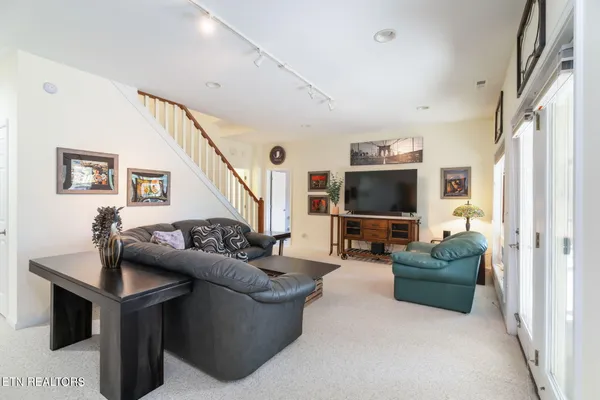 $885,000 | 209 Bucks And Doe Lane, La Follette, TN 37766