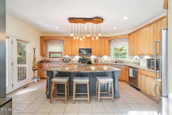 $885,000 | 209 Bucks And Doe Lane, La Follette, TN 37766