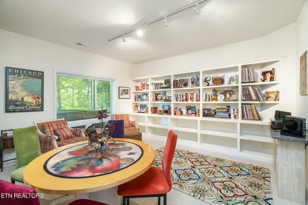 $885,000 | 209 Bucks And Doe Lane, La Follette, TN 37766