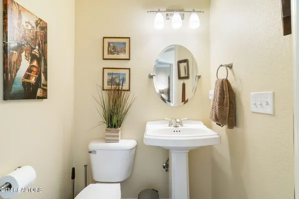 $885,000 | 209 Bucks And Doe Lane, La Follette, TN 37766