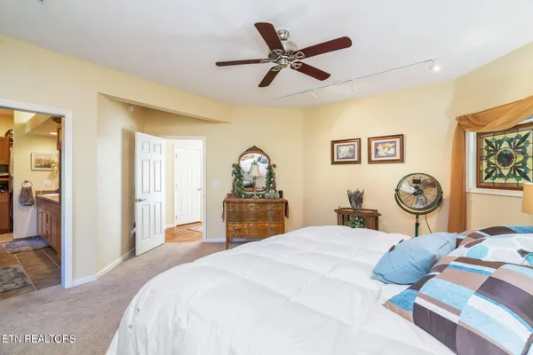 $885,000 | 209 Bucks And Doe Lane, La Follette, TN 37766