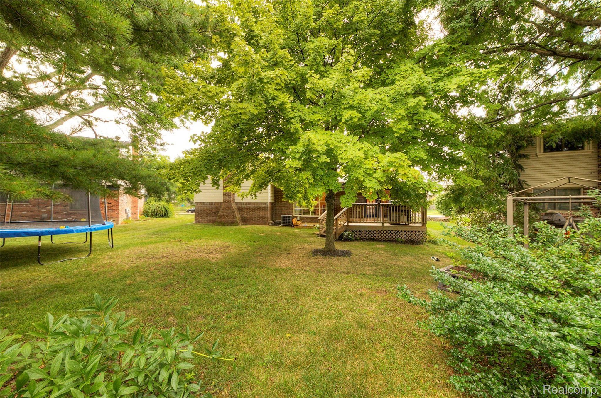45800 Drexel Road Canton, MI 48187 - Photo 47 of 49 46 Backyard.jpg