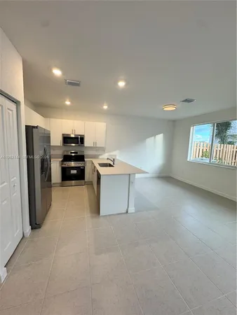 $2,700 | 656 Southeast 14th Court, Homestead, FL 33034