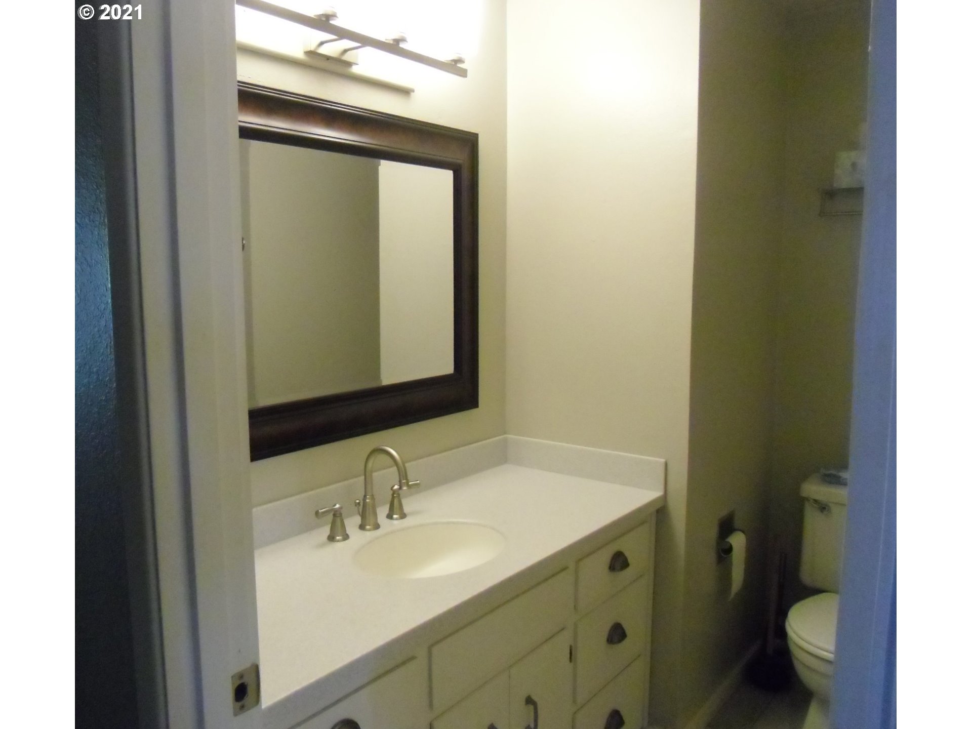 344 South 72nd Street Springfield, OR 97478 - Photo 14 of 23