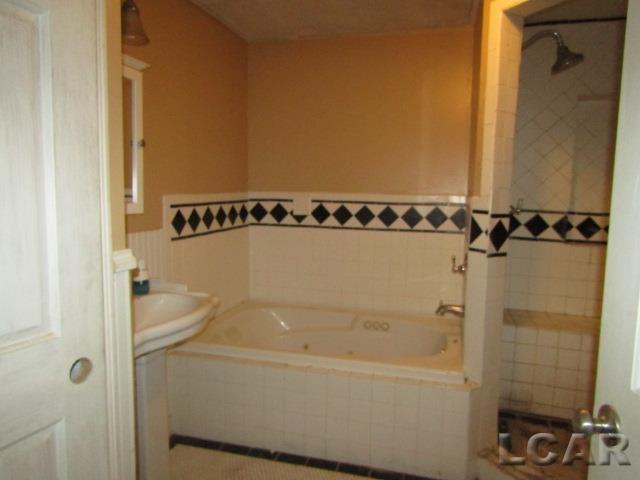 4233 Sycamore Road Palmyra, MI 49268 - Photo 5 of 6 50080384-4.JPG