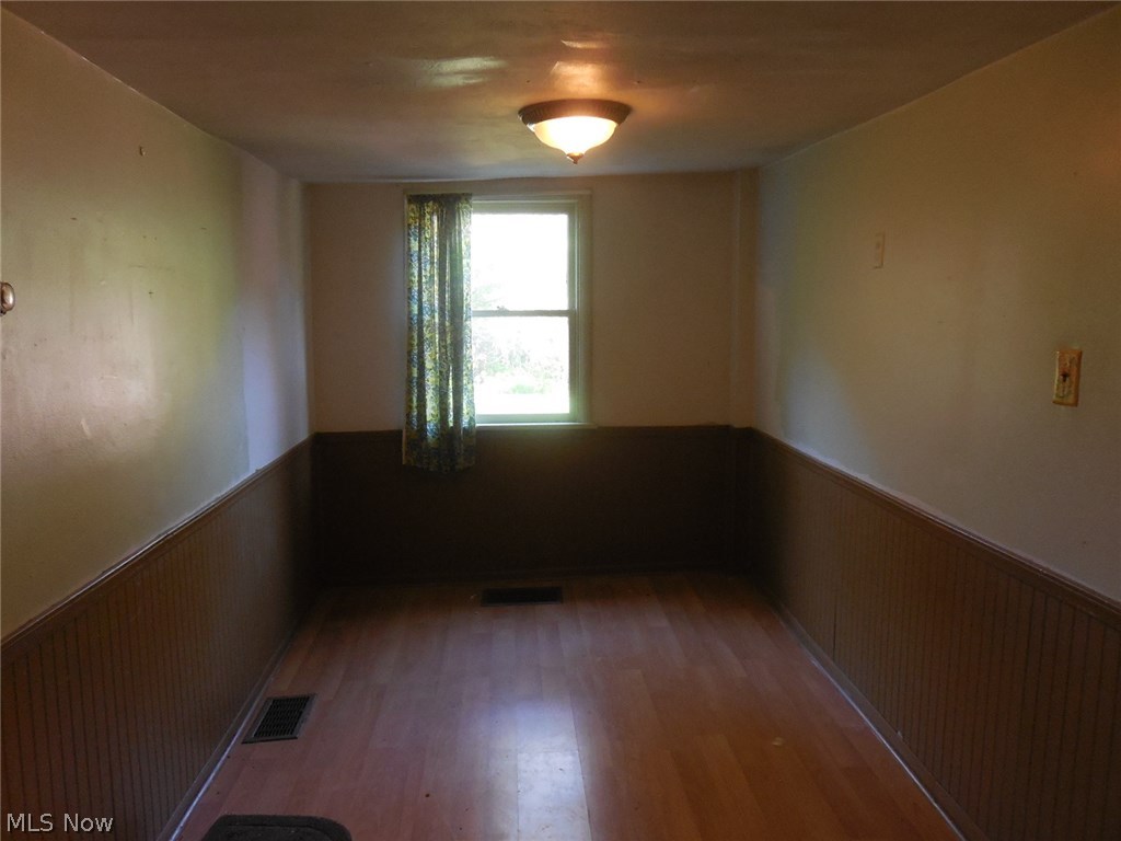 16875 Moseley Road Thompson, OH 44086 - Photo 6 of 19 dining area