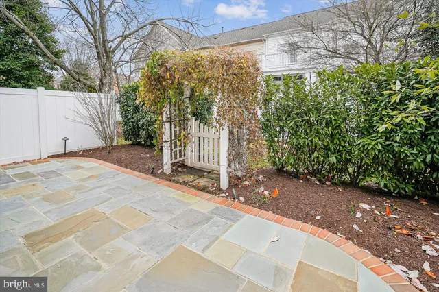 a view of a entrance of the building