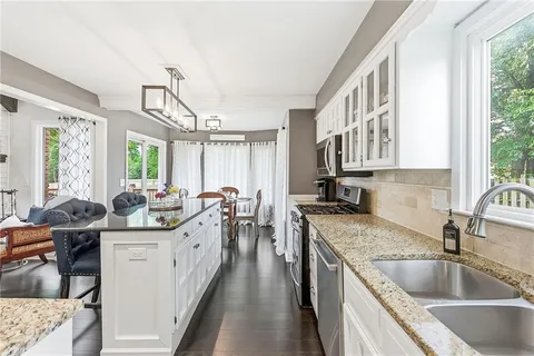 $674,900 | 2229 West 121st Street, Leawood, KS 66209