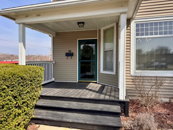 $199,000 | 706 South Hennepin Avenue, Dixon, IL 61021