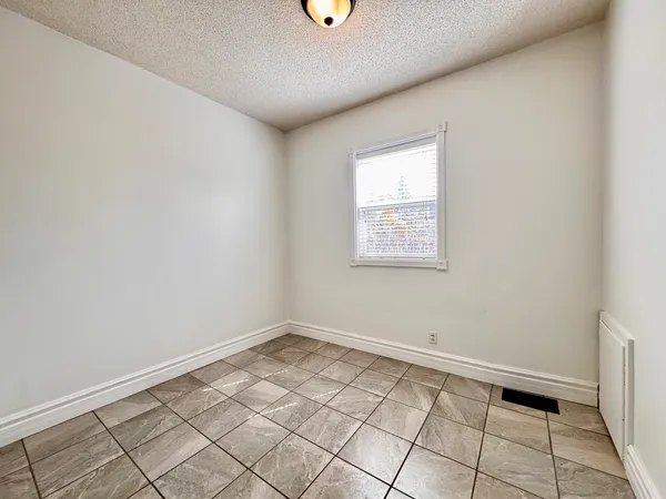 $199,000 | 706 South Hennepin Avenue, Dixon, IL 61021