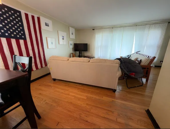 $460,000 | 2571 Suffield Street, Des Plaines, IL 60016