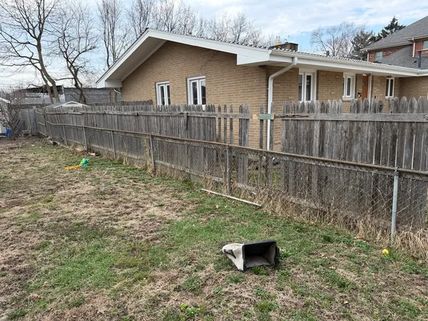 $460,000 | 2571 Suffield Street, Des Plaines, IL 60016