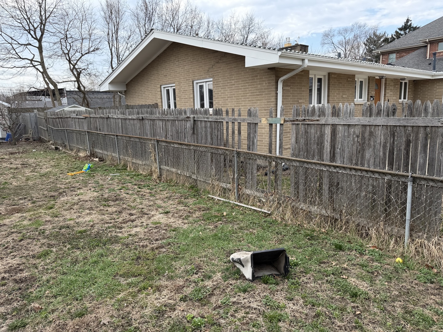 2571 Suffield Street Des Plaines, IL 60016 - Photo 7 of 10 a front view of a house with a yard