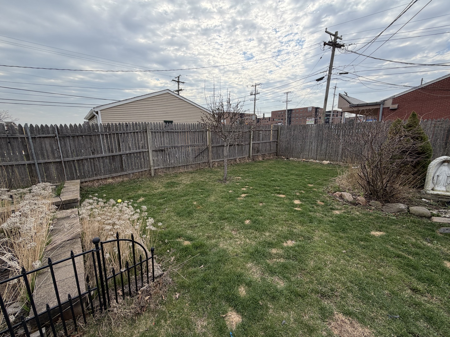 2571 Suffield Street Des Plaines, IL 60016 - Photo 10 of 10 a view of a backyard