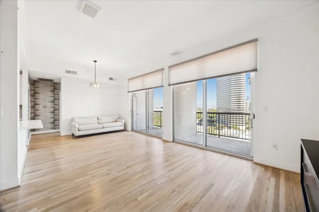 $3,300 | 3333 Allen Parkway, Unit 1408, Houston, TX 77019