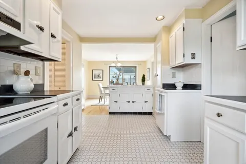 $1,290,000 | 140 Elmwood Road, Swampscott, MA 01907