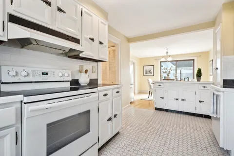 $1,290,000 | 140 Elmwood Road, Swampscott, MA 01907