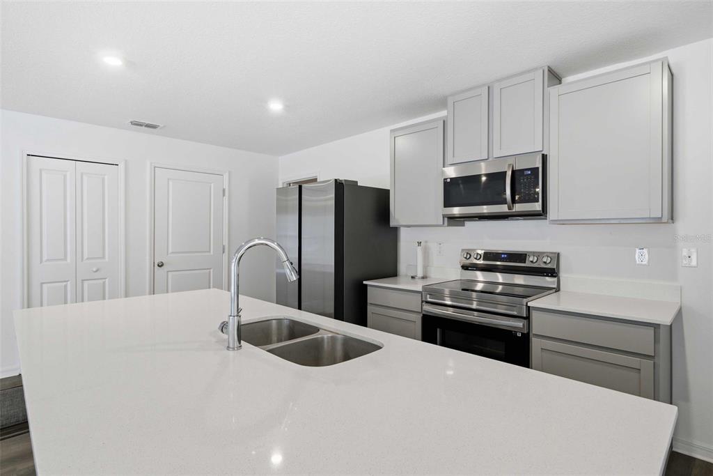 16287 Little Auk Road Weeki Wachee, FL 34614 - Photo 5 of 46