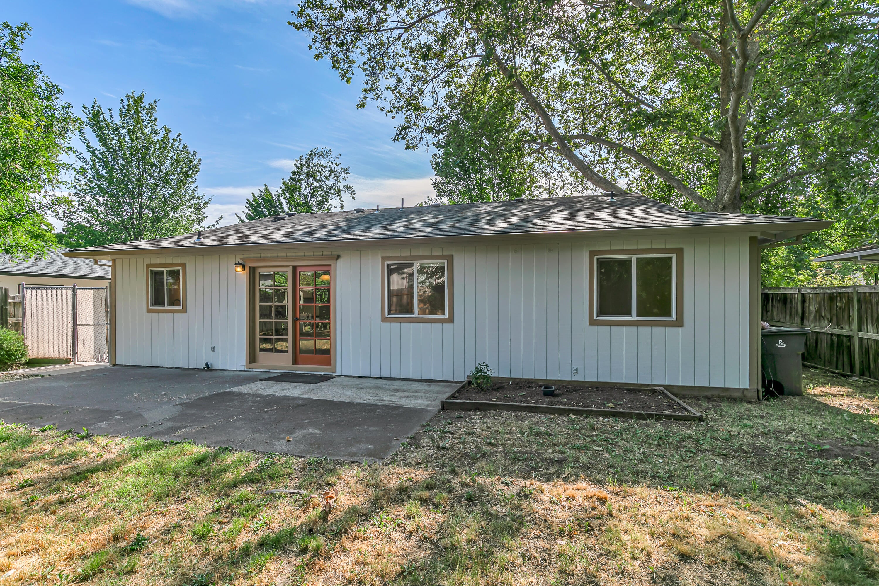 510 Bell Road Talent, OR 97540 - Photo 10 of 26 510 Bell Road, Talent, OR 97540