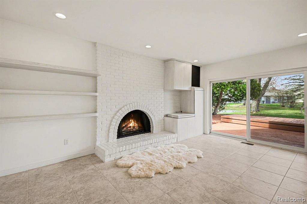 5040 Patrick Road West Bloomfield, MI 48322 - Photo 5 of 30 Gallery Image 5