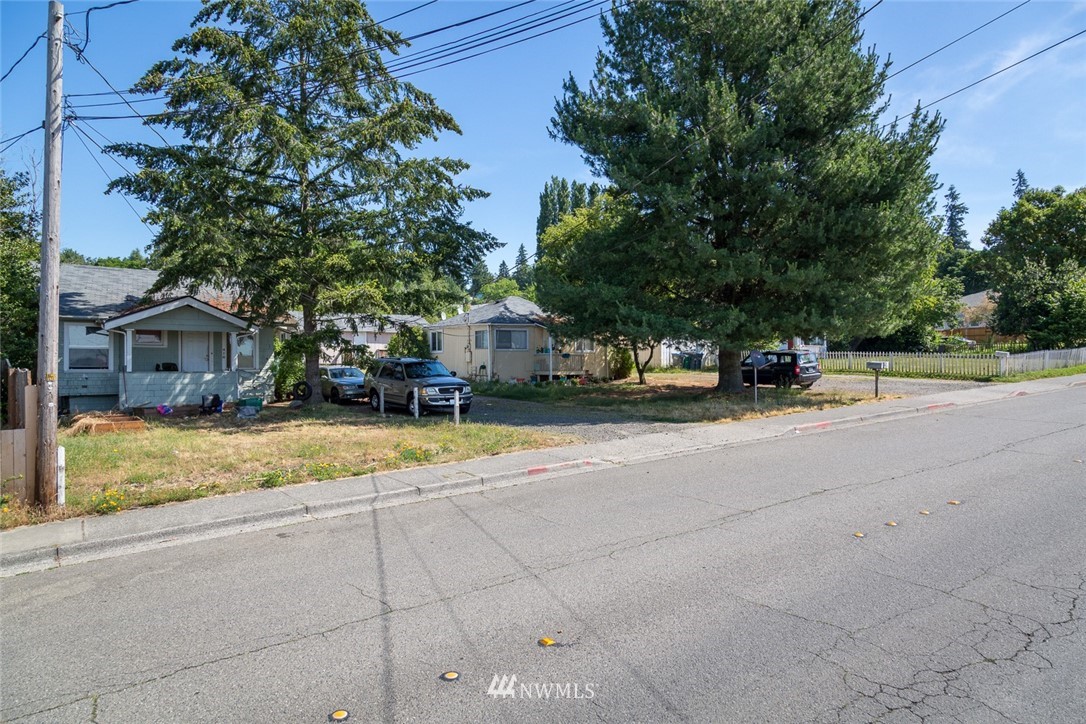416-500 Sheridan Road Bremerton, WA 98310 - Photo 11 of 13 a view of road with large trees