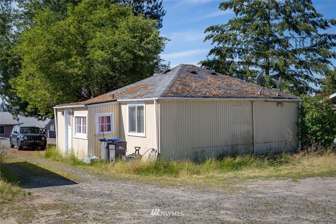 416-500 Sheridan Road Bremerton, WA 98310 - Photo 4 of 13 a front view of house with yard and trees