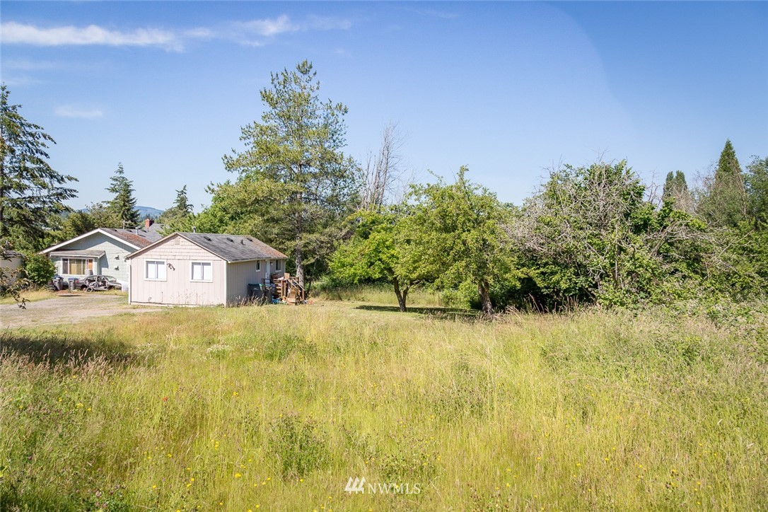 416-500 Sheridan Road Bremerton, WA 98310 - Photo 7 of 13 a front view of a house with a yard