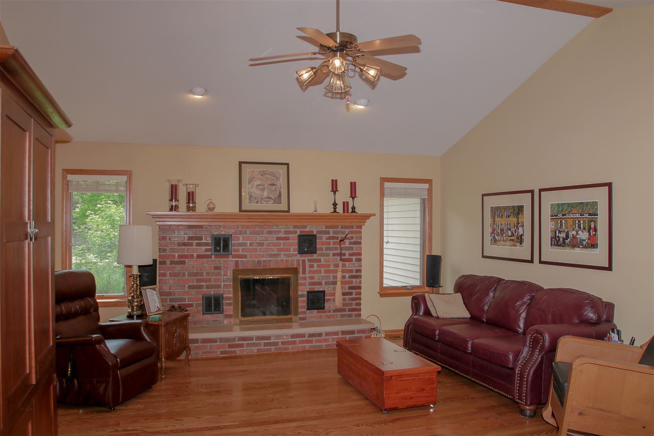 5254 Duffield Road Flushing, MI 48433 - Photo 9 of 57 Living Room